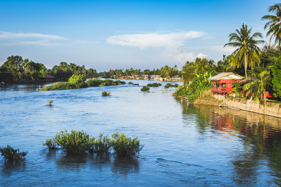 Nen-di-du-lich-lao-vao-mua-nao-dep-nhat-vietmountaintravel-add