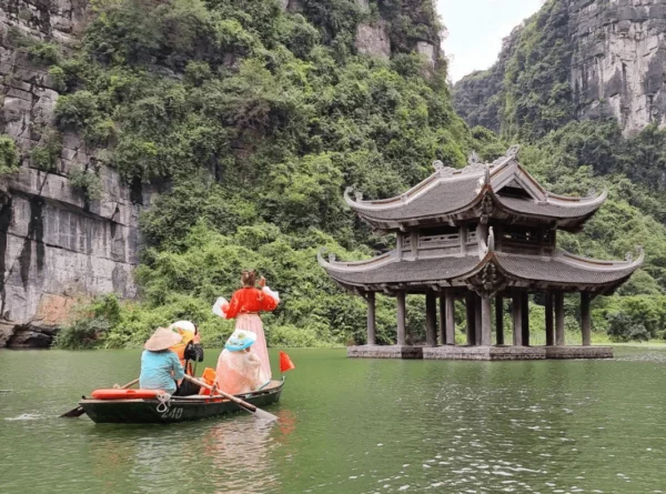 Things-to-do-in-ninh-binh-culturephamtravel-9