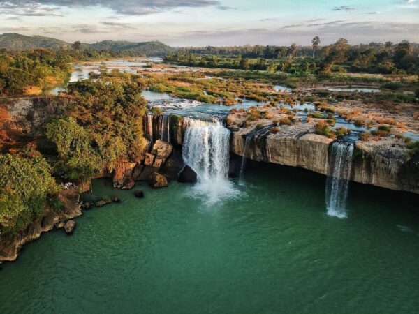 Hinh-anh-dai-ngan-tay-nguyen-hung-vi-pleiku-buon-me-thuot-bay-vietnam-airlines